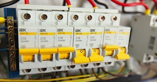 Монтаж УЗО - установка по доступной цене от 361 руб в Киселевске от ЭлектроКсл